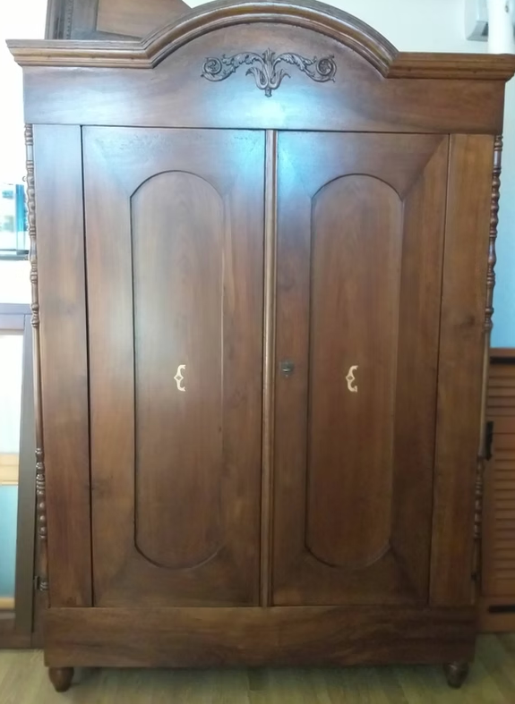 Armadio restaurato chiuso
